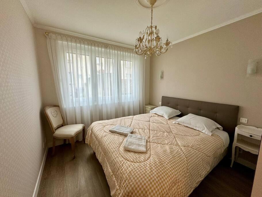 Apartment F3 Plein Coeur Centre Fd Avec Parking Montrognon